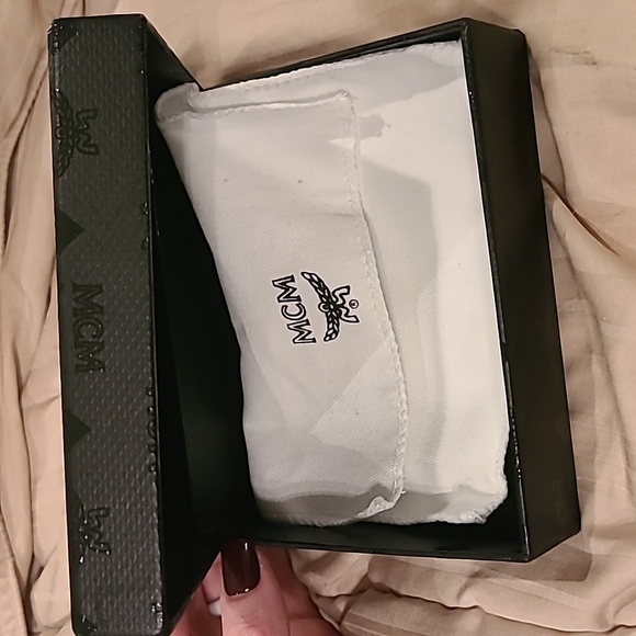 MCM Patricia Tri-fold Wallet - Picture 6 of 8